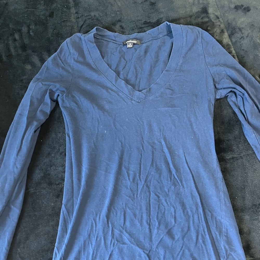 Long sleeve V neck shirt